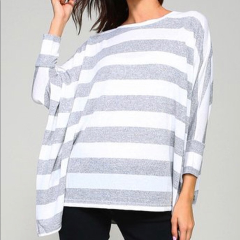 Women’s flowy top size small NWT
